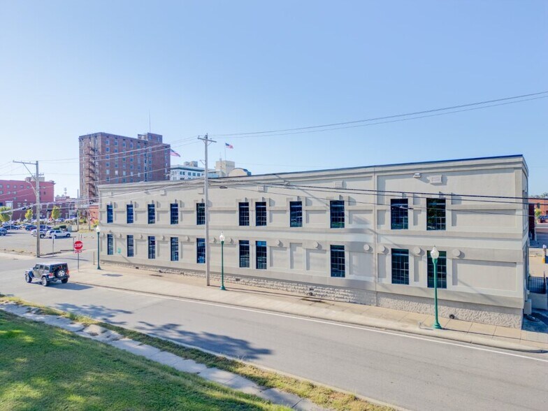 More Photos Of 19 N 5th St, Fort Smith Office For Lease