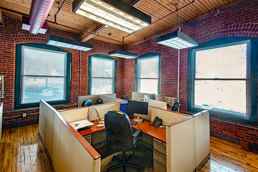 More Photos Of 320 Riverside Dr, Florence Office For Sale