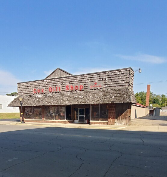 More Photos Of 307 N Harrison St, Alexandria Freestanding For Sale