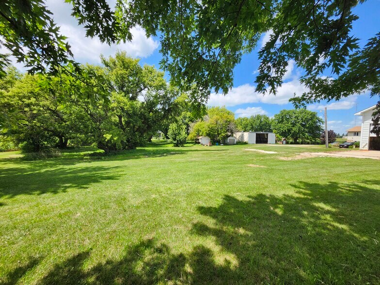 More Photos Of 17069 400th St, Leland Contractor Storage Yard For Sale