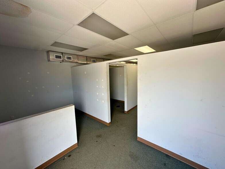 More Photos Of 6015 15th St E, Bradenton Warehouse For Lease