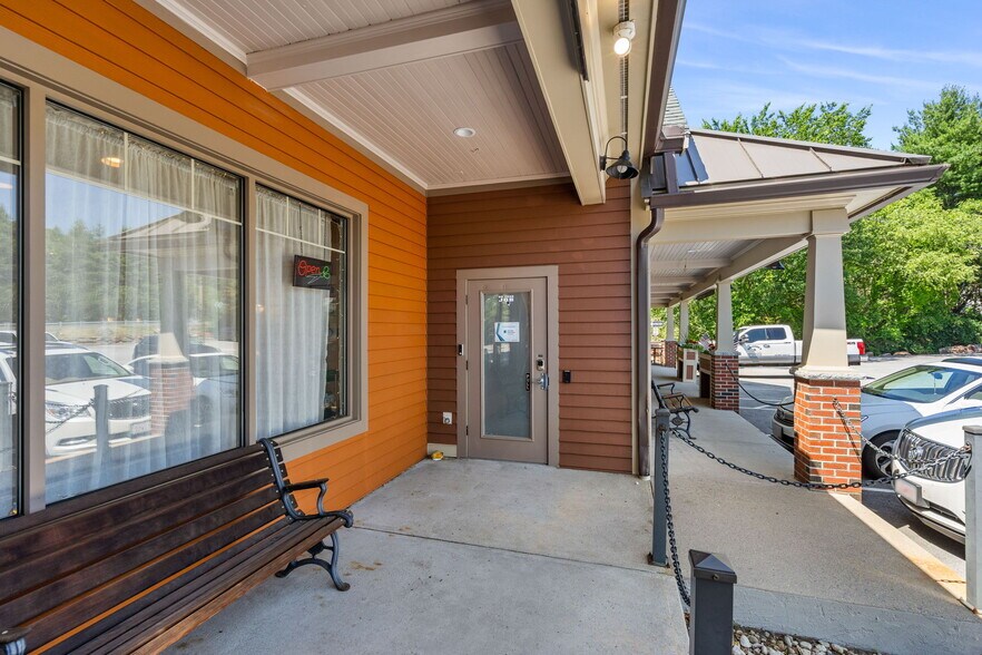 More Photos Of 300 Newburyport Tpke, Rowley Freestanding For Lease