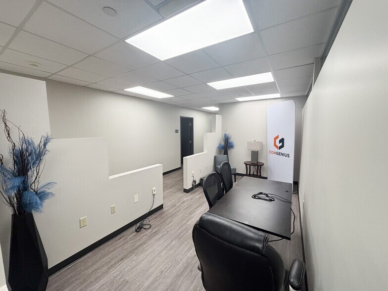 More Photos Of 3171 E Sunshine St, Springfield Office Residential For Lease