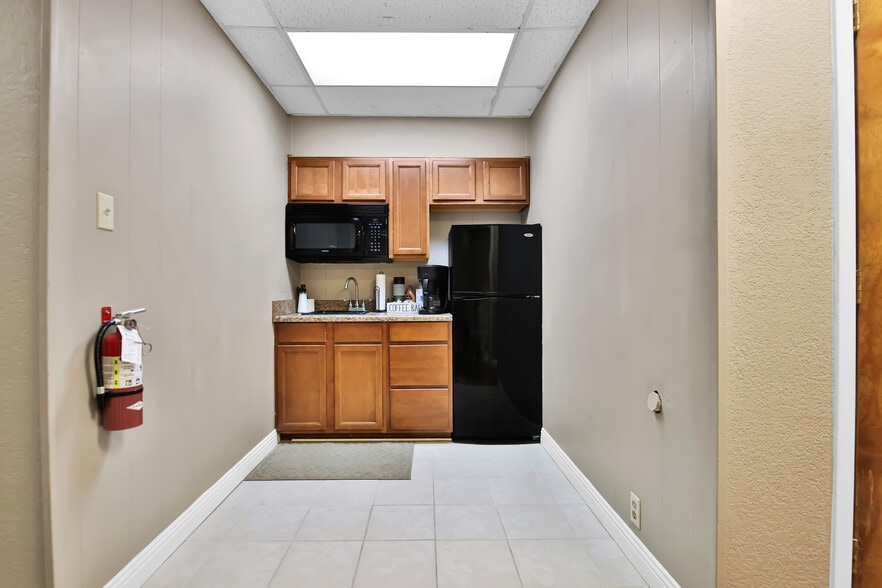 More Photos Of 1014 Broadway St, Lubbock Office For Sale