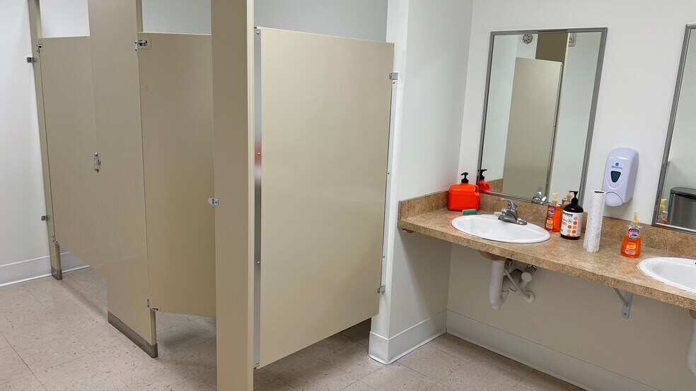 More Photos Of 2440 S 1070 W, Salt Lake City Flex For Lease