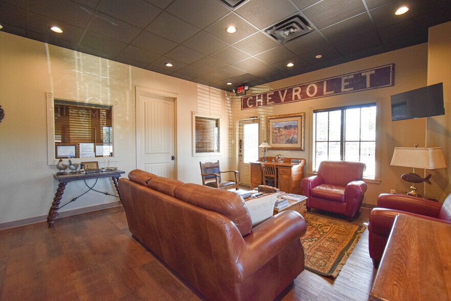 More Photos Of 7906 S Broadway Ave, Tyler Office Residential For Lease