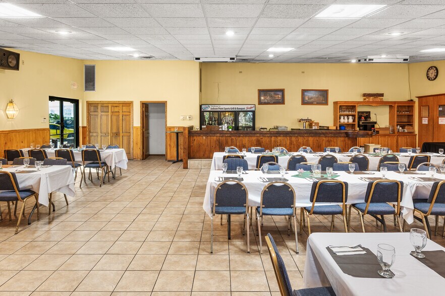 More Photos Of N8055 French Rd, Seymour Township Freestanding For Sale