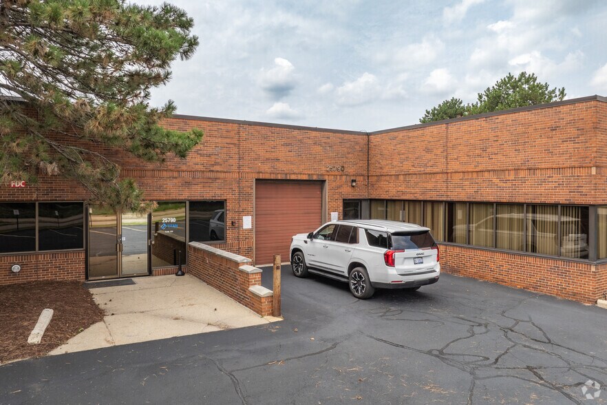 More Photos Of 25780-25790 Commerce Dr, Madison Heights Office For Sale