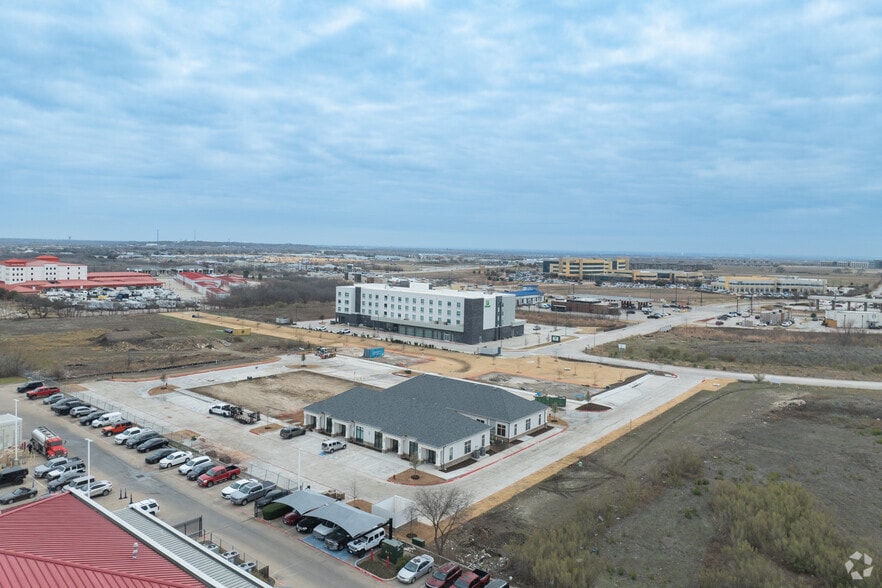 More Photos Of 3117 Bailey Dr, Fort Worth Medical For Sale