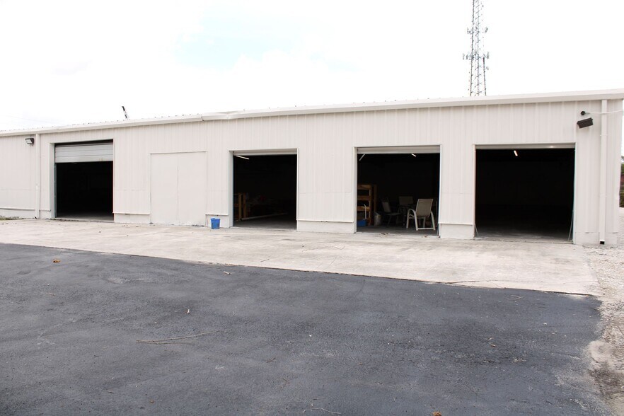 More Photos Of 10980 Enterprise Ave, Bonita Springs Warehouse For Lease
