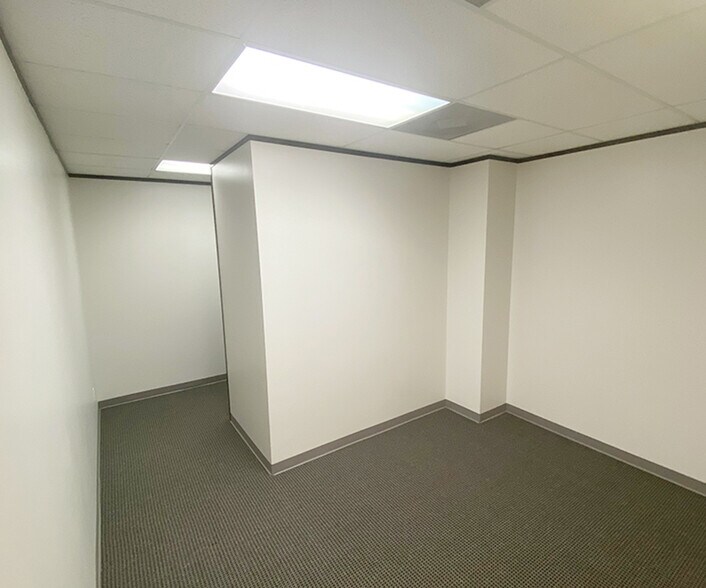 More Photos Of 12340 Jones Rd, Houston Unknown For Lease