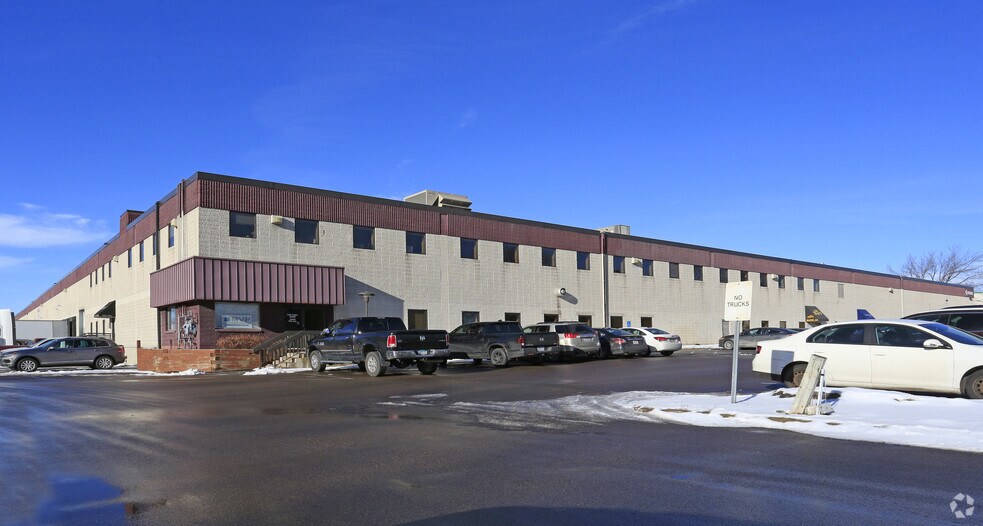 More Photos Of 975 N Nathan Ln, Plymouth Warehouse For Lease