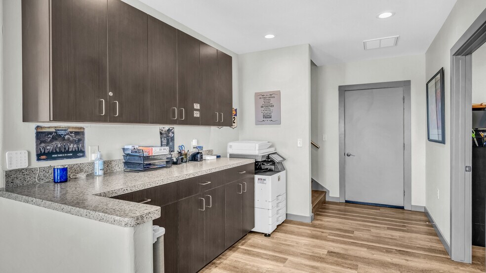 More Photos Of 125 Winners Cir, Weatherford Showroom For Sale