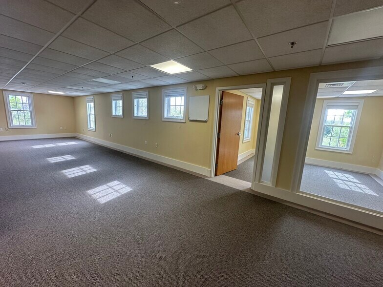 More Photos Of 10 New Driftway, Scituate Medical For Lease
