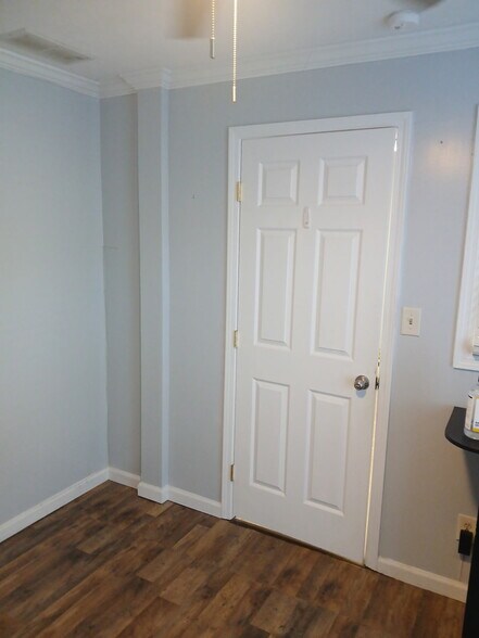 More Photos Of 737 Main St, Stone Mountain Office For Lease