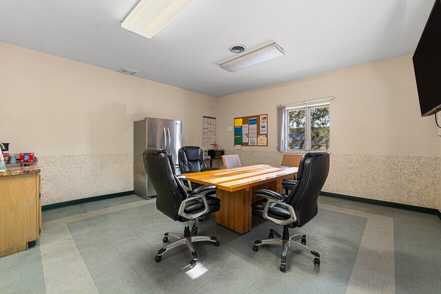 More Photos Of 65 Blodgett Ct, Fond Du Lac Warehouse For Sale