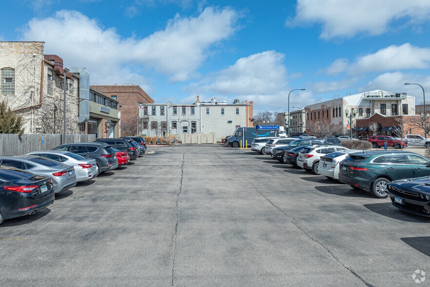 More Photos Of 215 W Elm St, Sycamore Medical For Sale