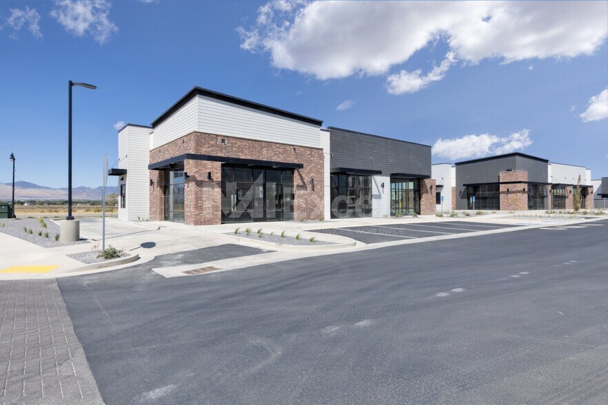 More Photos Of 13657 S 600 W, Draper General Retail For Lease