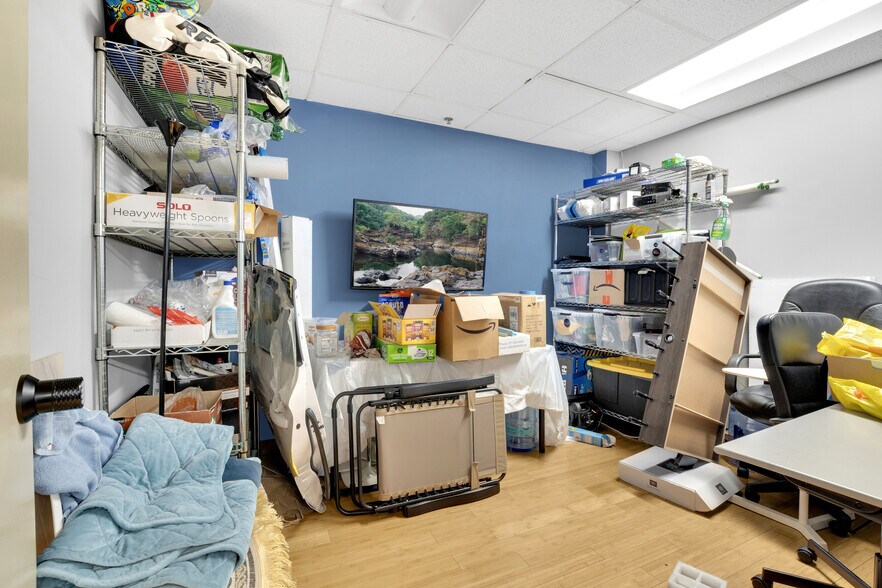 More Photos Of 7535 Little River Tpke, Annandale Office Residential For Sale