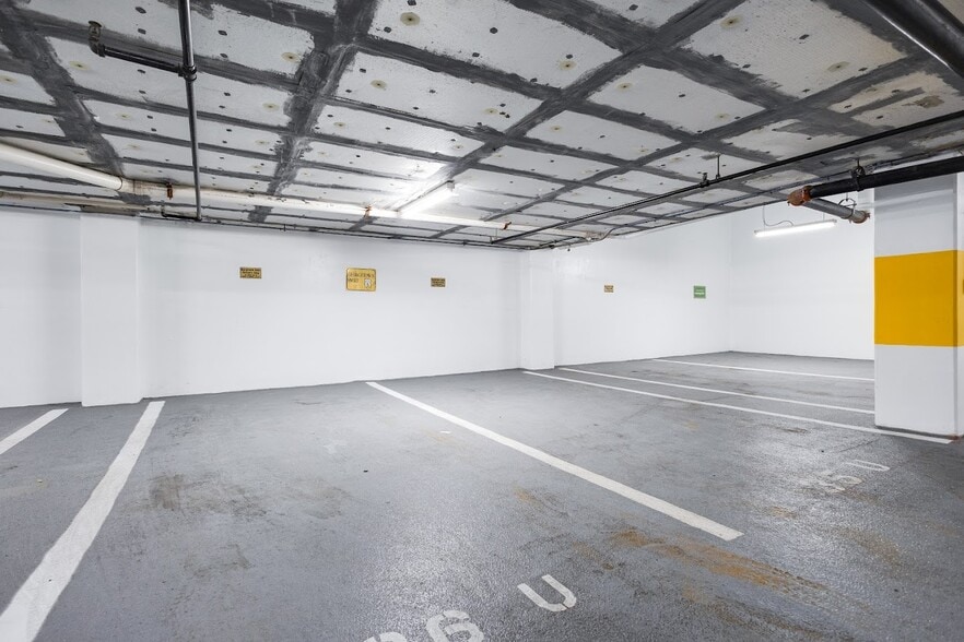 More Photos Of 4400 MacArthur Blvd NW, Washington Office For Sale