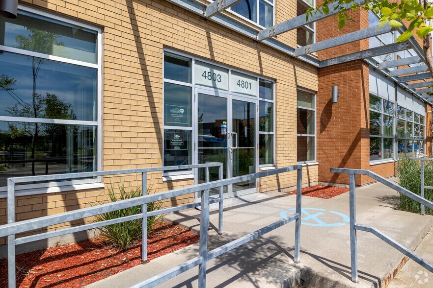 More Photos Of 4801-4807 St Molson, Montréal Flex For Lease