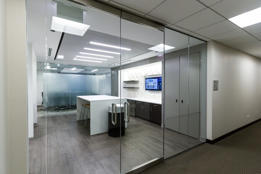 More Photos Of 1 N Franklin St, Chicago Office For Lease