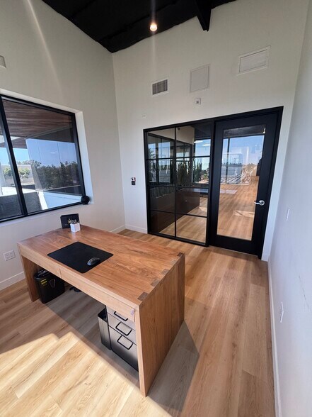 More Photos Of 2150 N Trabajo Dr, Oxnard Warehouse For Lease