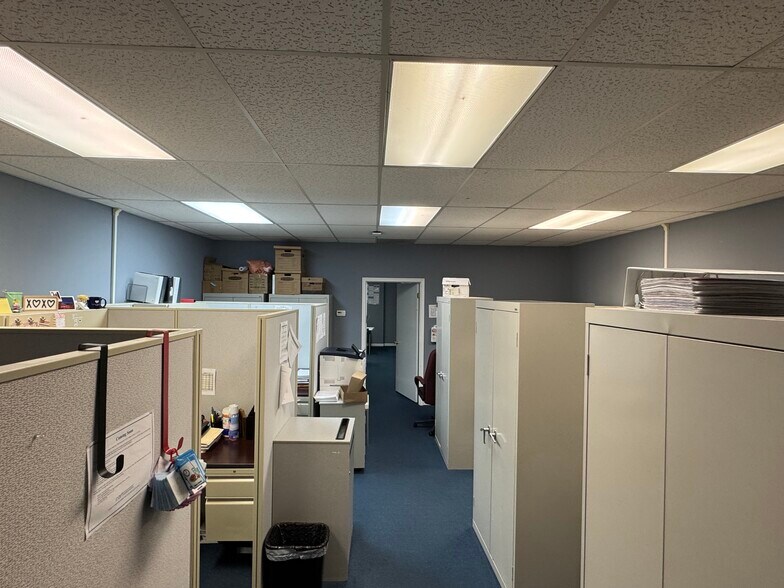 More Photos Of 232-236 Industrial Park Dr, Commerce Office For Lease