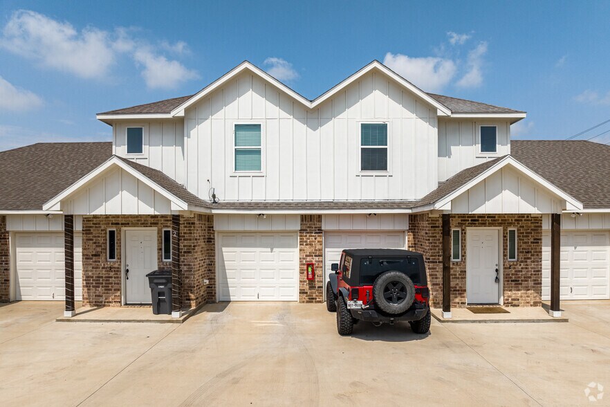 More Photos Of 113 North Park Ct, Springtown Apartments For Sale