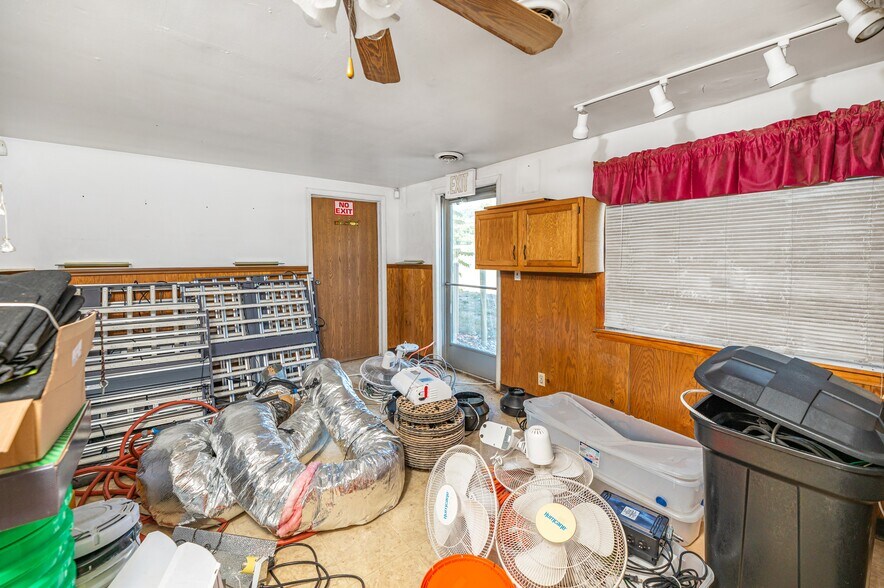 More Photos Of 3905 32nd St, Port Huron Truck Terminal For Sale