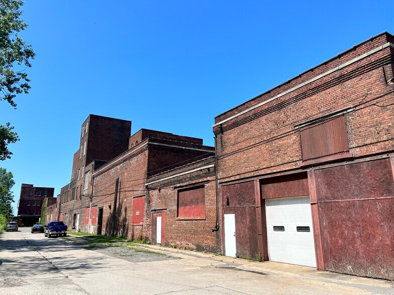 More Photos Of 703 Elk St, Buffalo Warehouse For Sale