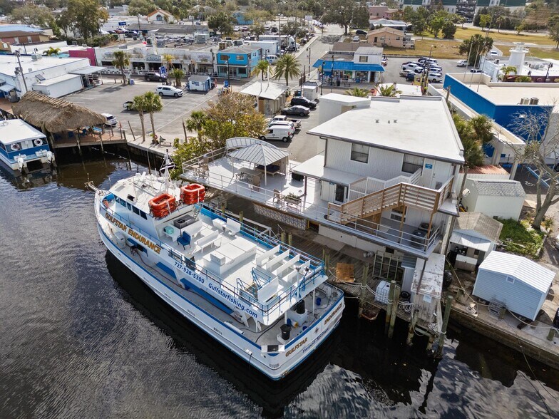 More Photos Of 810 Dodecanese Blvd, Tarpon Springs Marina For Sale