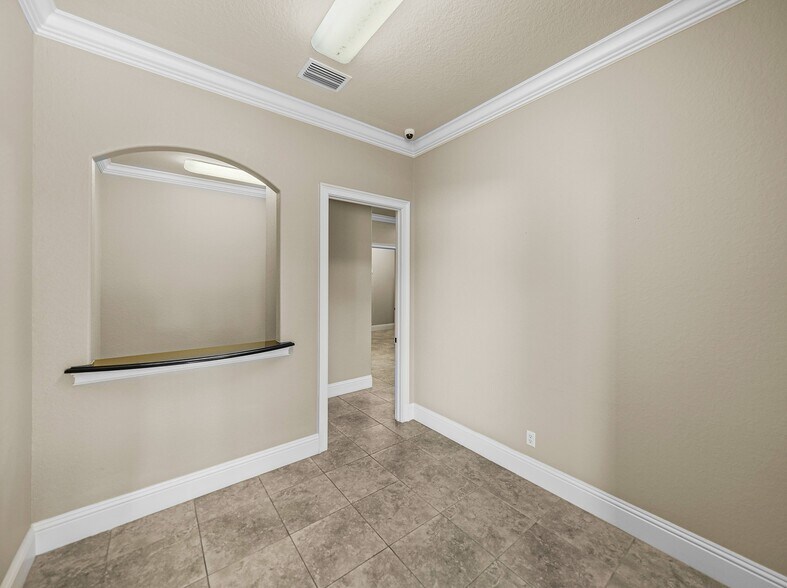 More Photos Of 1820 E Edgewood Dr, Lakeland Medical For Sale