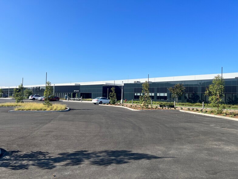 More Photos Of 9750 Irvine Blvd, Irvine Manufacturing For Lease