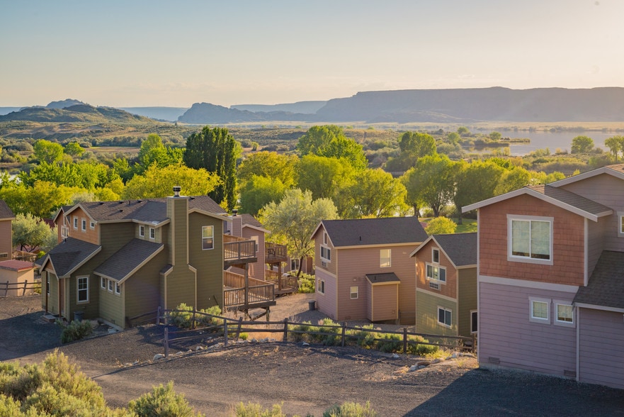 More Photos Of 57662 N Hwy 155 N, Electric City Hotel For Sale