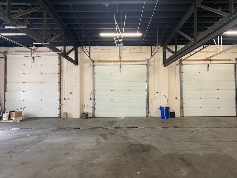 More Photos Of 6333 N Teutonia Ave, Milwaukee Warehouse For Lease