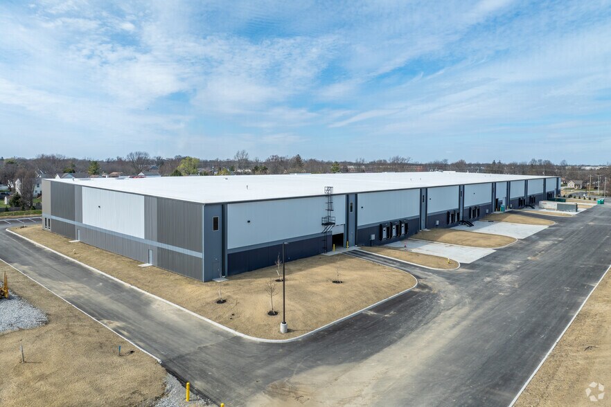 More Photos Of 3741 Grove City Rd, Grove City Distribution For Sale