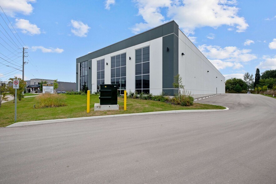 More Photos Of 110 Goddard Cres, Cambridge Warehouse For Sale