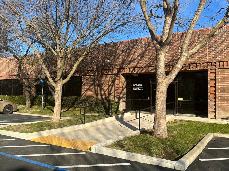 More Photos Of 1616-1632 Da Vinci Ct, Davis Flex For Lease