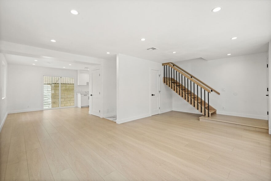 More Photos Of 7010 Lennox Ave, Van Nuys Apartments For Sale