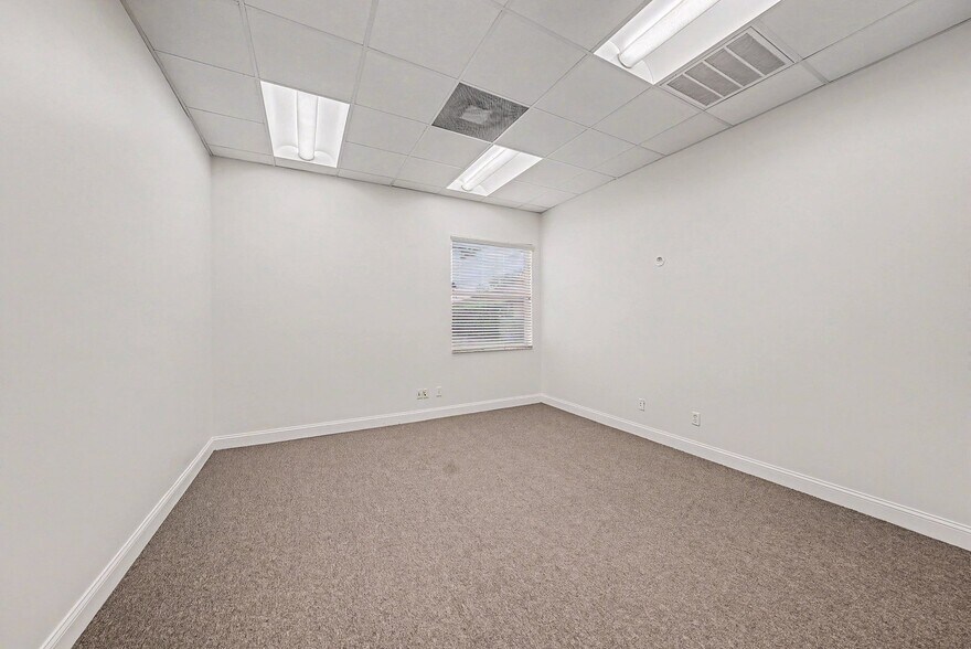 More Photos Of 2505 Seven Springs Blvd, New Port Richey Loft Creative Space For Lease