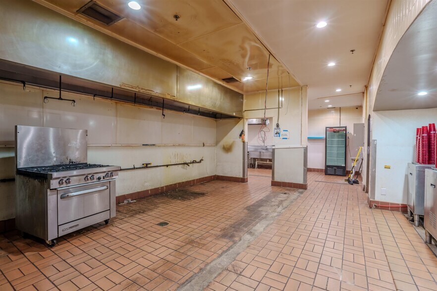 More Photos Of 4840 Hatch Blvd, Muscle Shoals Restaurant For Sale