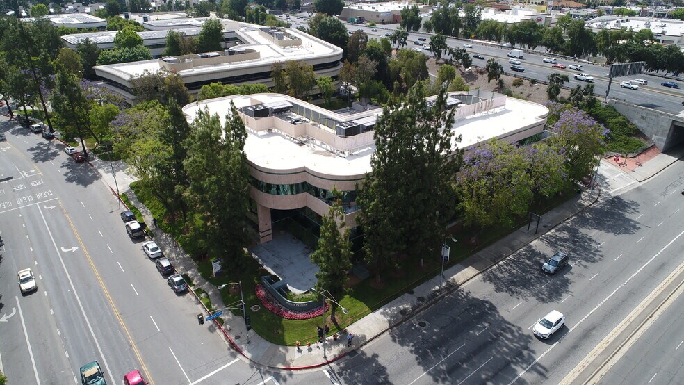 More Photos Of 5550 Topanga Canyon Blvd, Woodland Hills Office For Lease