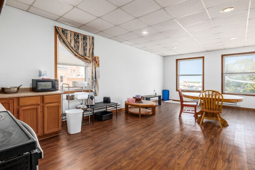 More Photos Of 10 S Park St, Mansfield Storefront Retail Residential For Sale