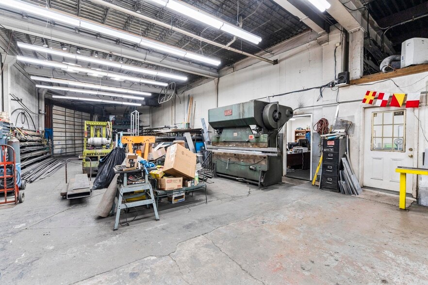 More Photos Of 914 E Main St, Stamford Warehouse For Sale