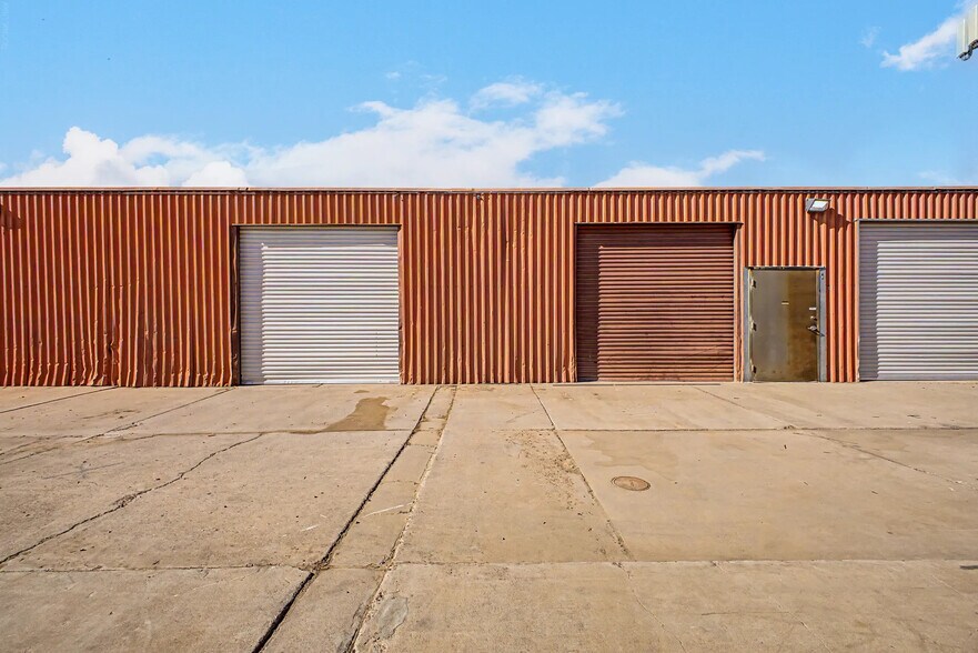 More Photos Of 3532 E Elwood St, Phoenix Warehouse For Lease