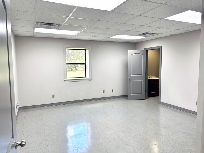 More Photos Of 1207 Butler St, Oxford Warehouse For Sale