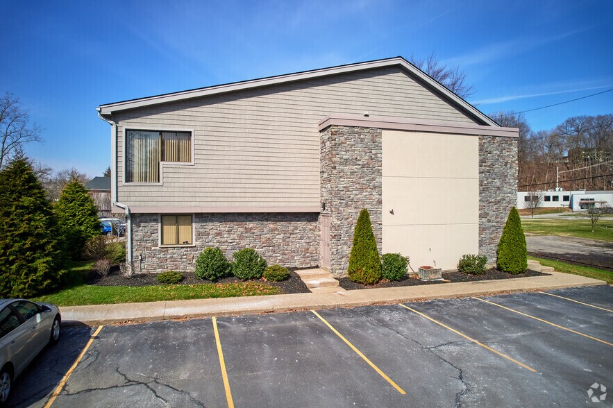 More Photos Of 625 Panorama Trl, Penfield Unknown For Lease