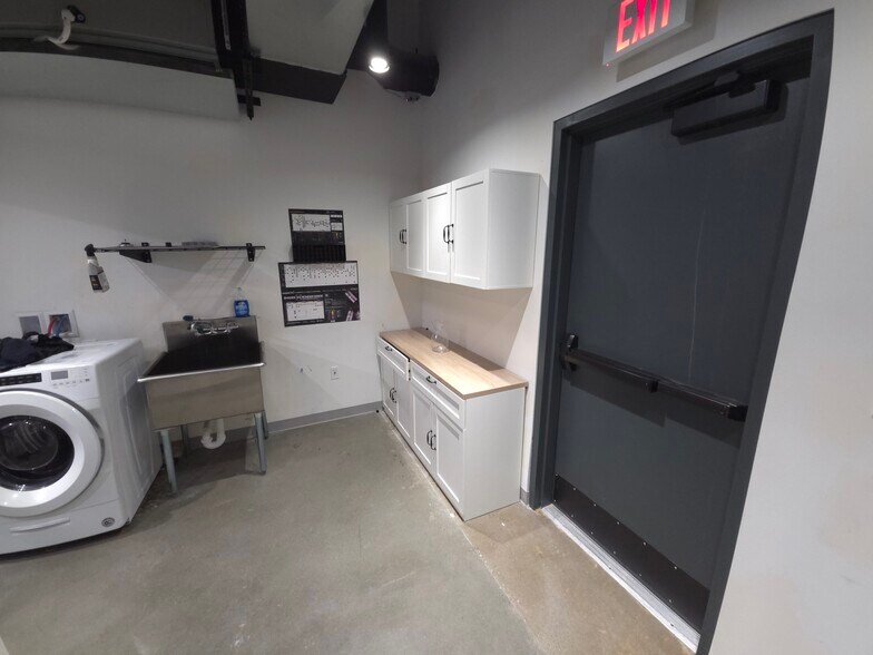 More Photos Of 7510 N Oak Trfy, Gladstone Apartments For Lease