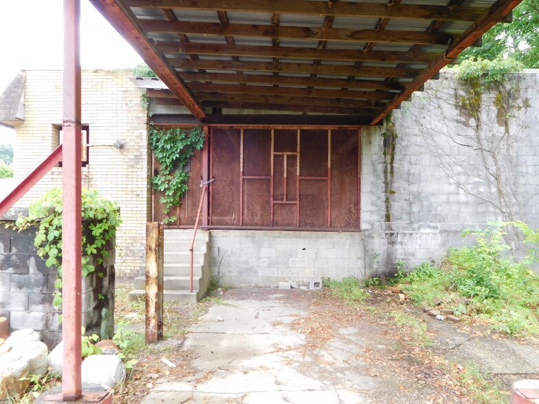 More Photos Of 212 Flint St, Clarksburg Service For Lease